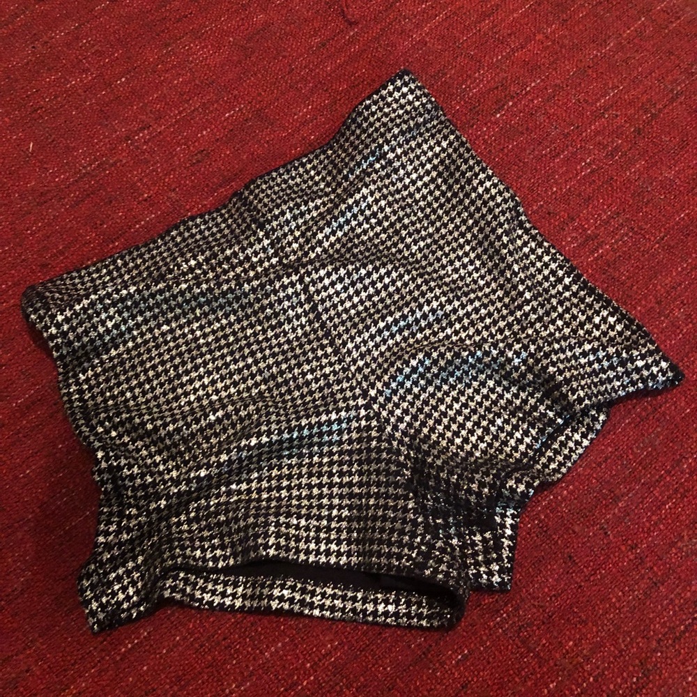 Metallic stretch houndstooth shorts